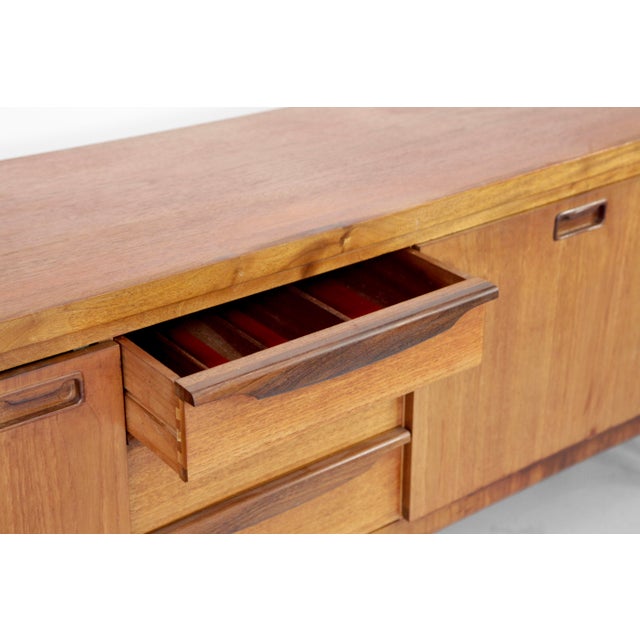 Mid-Century Modern Teak Sideboard from Greaves & Thomas, 1960s For Sale - Image 3 of 10