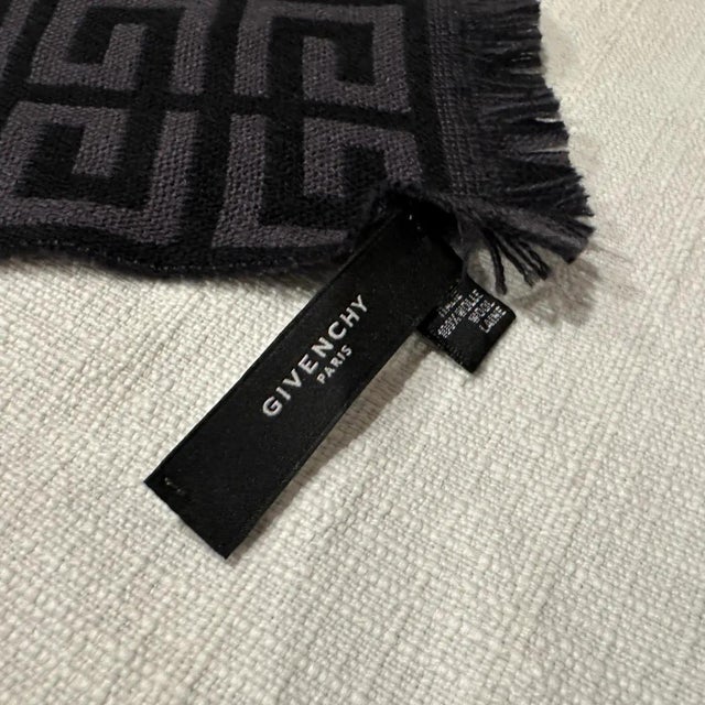 Givenchy 1990s Vintage Grey and Black Wool Continuous Logo Scarf by Givenchy For Sale - Image 4 of 10