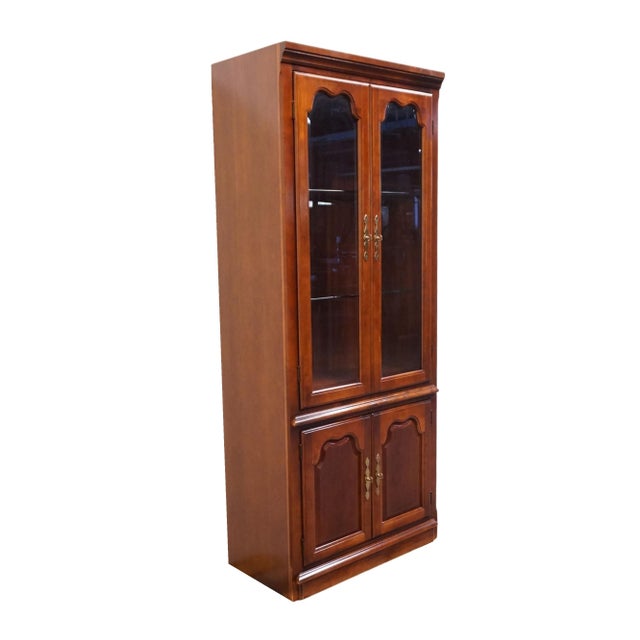 Traditional Thomasville Furniture Winston Court Solid Cherry Traditional Style 32" Lighted Display Wall Unit 20641-823 For Sale - Image 3 of 11