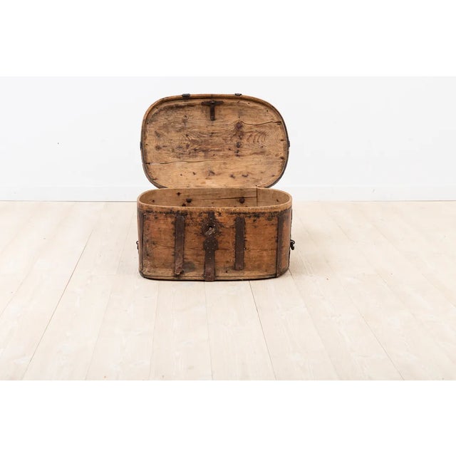 18th-Century Swedish Pine Travel Trunk For Sale - Image 5 of 7