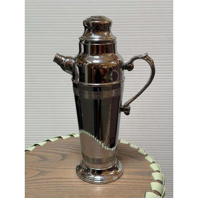 Vintage Art Déco Style Silver-Toned Cocktail Shaker For Sale - Image 11 of 12