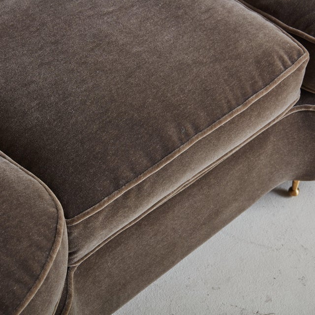 Mid-Century Modern Curved 3-Seat Sofa in Chestnut Mohair, Italy 1950s For Sale - Image 3 of 11