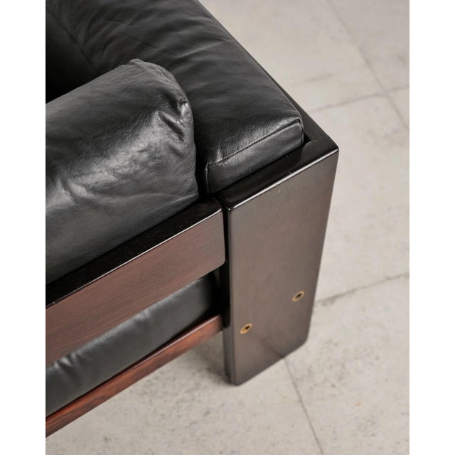 Bastiano Two-Seater Sofa in Mahogany and Black Leather by Afra and Tobia Scarpa for Gavina, Italy, 1960s For Sale - Image 17 of 18