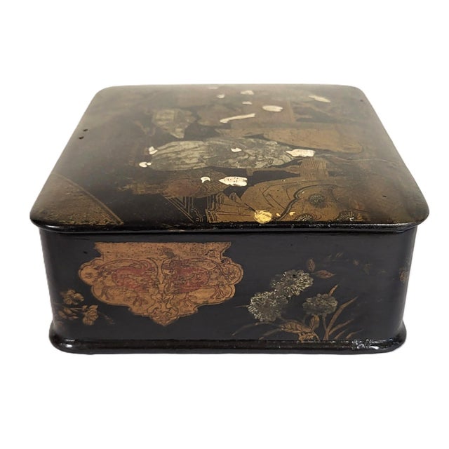 Antique Japanese Black Lacquered Chinoiserie Gilt Painted Jewelry Box For Sale In New York - Image 6 of 16