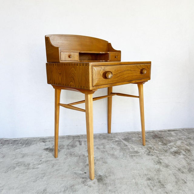 Mid-Century Modern Model 439 Windsor Writing Desk by Lucian Ercolani for Ercol, 1950s For Sale - Image 3 of 15