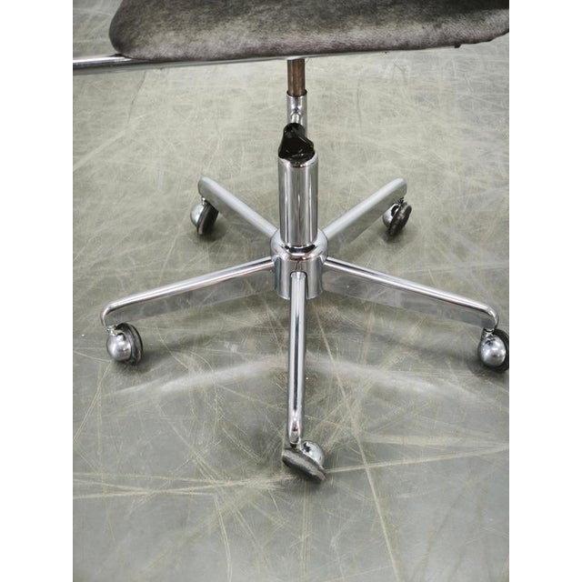 Italian Swivel Office Chair with Chrome Base, 1970s For Sale - Image 10 of 15