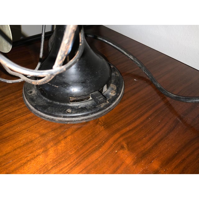 1930s Rare 1930s Art Deco Westinghouse “Debon-Aire” Oscillating Desk Electric Fan - Fully Functional For Sale - Image 5 of 8