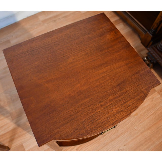 1940s Pair Biggs Virginia English Sheraton Mahogany Side Tables / End Tables For Sale - Image 4 of 18