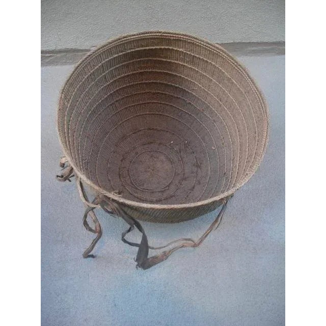 Tan Large Vintage Yanomami Gathering Basket With Handle For Sale - Image 8 of 9