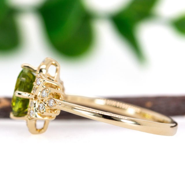 2020s 14k Yellow Gold Peridot & Diamond Ring | 8mm Round Peridot Gemstone Ring, Size 6.75 For Sale - Image 5 of 7