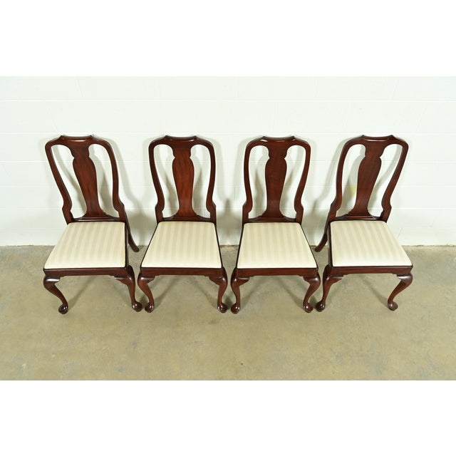 1980s Henkel Harris Queen Anne Solid Mahogany Dining Chairs, Set of Four For Sale - Image 5 of 14
