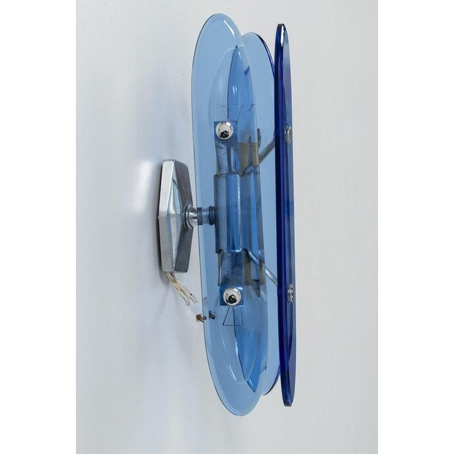 Italian sconce with blue glass and chrome base. In a good vintage condition. Measurements h. 27.5 cm; w. 9cm; d. 9 cm. up...