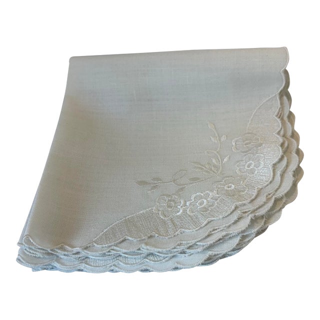 Vintage Embroidered Dinner Napkins - Set of 6 For Sale