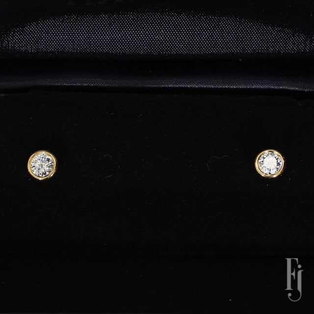 Tiffany and Co. 14k Yellow Gold Tiffany & Co. Earrings With 0.3ct F/Vs2 Diamonds, A Pair For Sale - Image 4 of 5