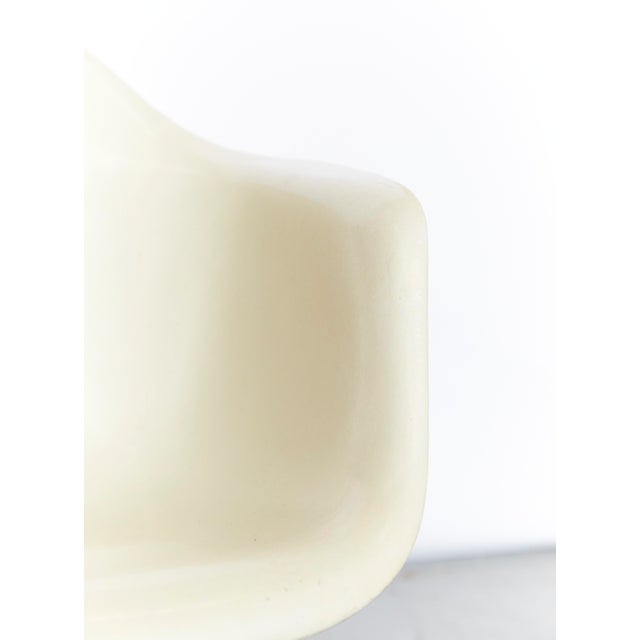 Off-White Dax Fiberglass Chair by Charles & Ray Eames for Herman Miller, 1970s For Sale - Image 11 of 16