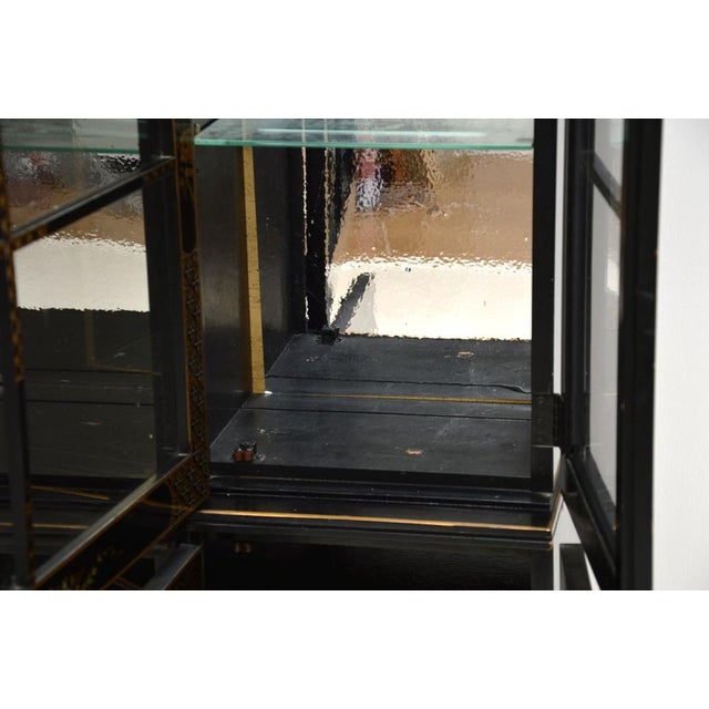 1960s Antique Georgian Chinoiserie Breakfront Bookcase, 1960s For Sale - Image 5 of 17
