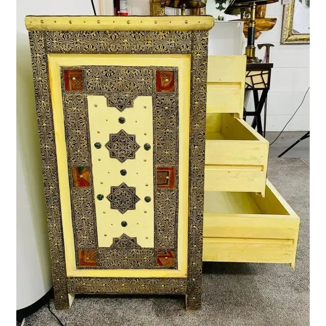 Hollywood Regency Style Off-White Commode, Nightstand or Chest For Sale - Image 10 of 12