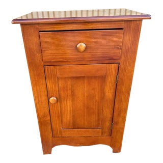Tom Seely Furniture Early American Primitive Shaker Style Solid Pine Side Table or Nightstand. For Sale