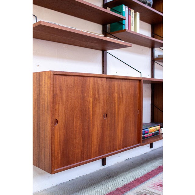 Mid-Century Royal Wall Shelving System in Teak by Poul Cadovius for Cado, 1960s For Sale - Image 9 of 18