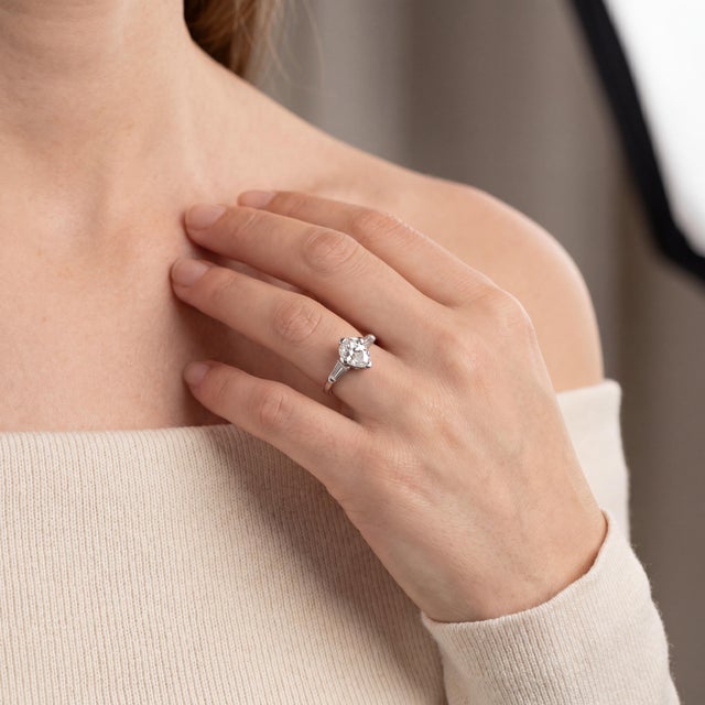 Mid Century Platinum Approximately 1 Carat Pearshape Classic Engagement Ring, Size 5.25 For Sale - Image 4 of 4