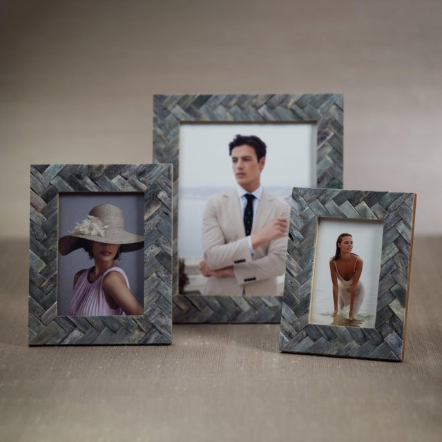 This stunning picture frame with a charming braid pattern design in a classic neutral color offers a unique, elegant way...