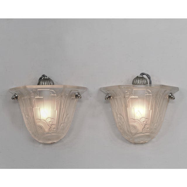 Art Deco Hettier Vincent & Hanots French Art Deco Floral Frosted Glass Wall Sconces 1930s - Set of 4 For Sale - Image 3 of 13