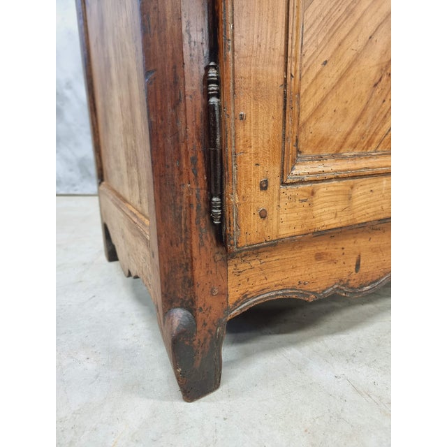 Antique Buffet in Cherry and Mahogany For Sale - Image 11 of 18