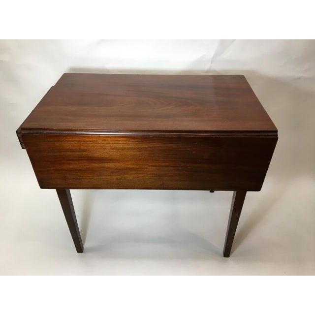 Early 19th Century American Hepplewhite Mahogany Drop-Leaf Table For Sale In New York - Image 6 of 6