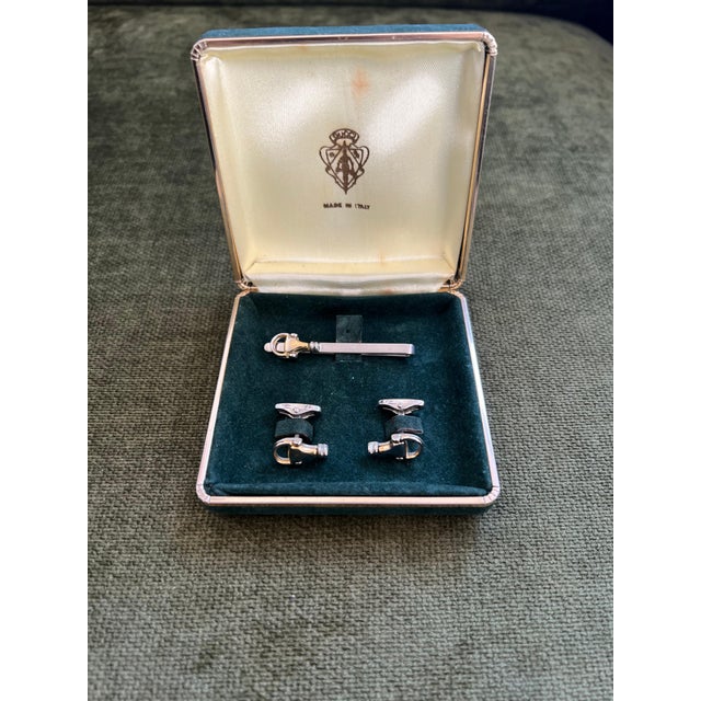Vintage Gucci Gold Plate Cufflinks & Tie Clip “Circa 1970s” Original Gucci Green For Sale - Image 12 of 16