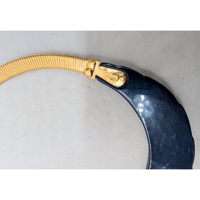 Vintage 1980s Signed Monet Goldtone Navy Blue Resin Molded Collar Necklace For Sale In Philadelphia - Image 6 of 7