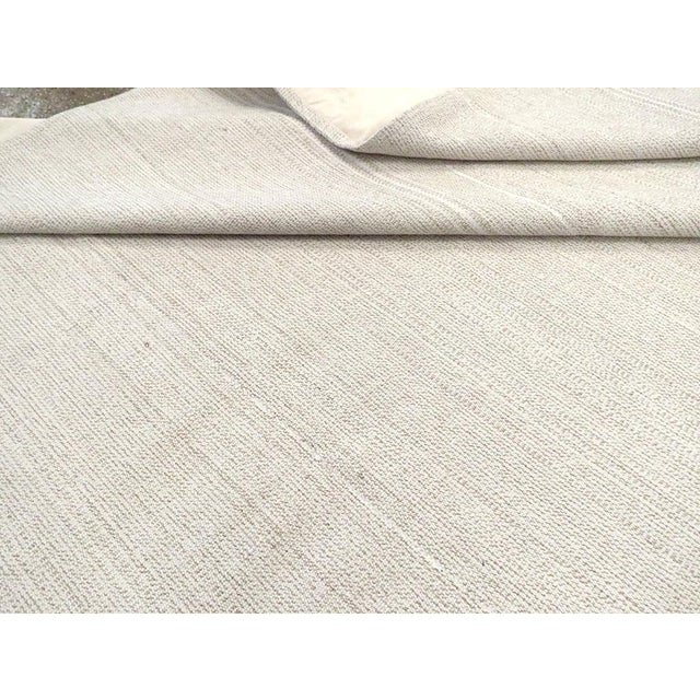 Galerie Shabab Collection Mid-20th Century Handmade Turkish Flat-Weave Kilim Room Size Carpet For Sale - Image 10 of 10