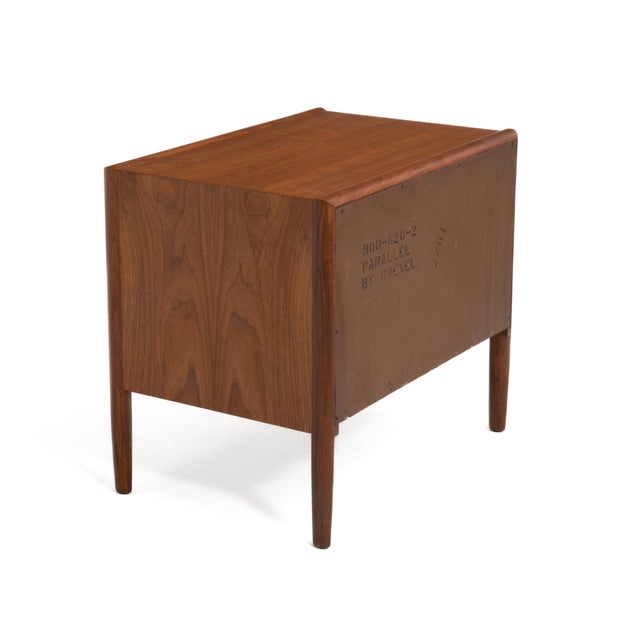 Drexel Parallel Mid Century Barney Flagg Drexel Parallel Walnut End Table Nightstand 1961 For Sale - Image 4 of 13