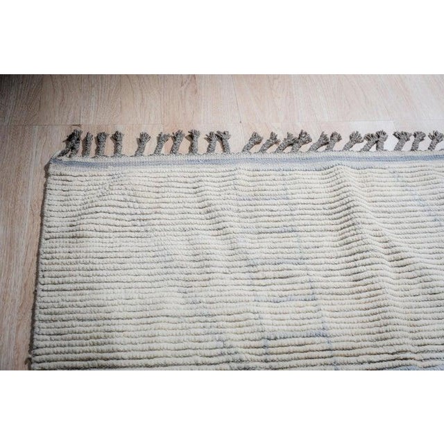 9x13 Ivory Hand-Knotted Wool Faded Diamond Tribal Carpet Rug For Sale - Image 4 of 8