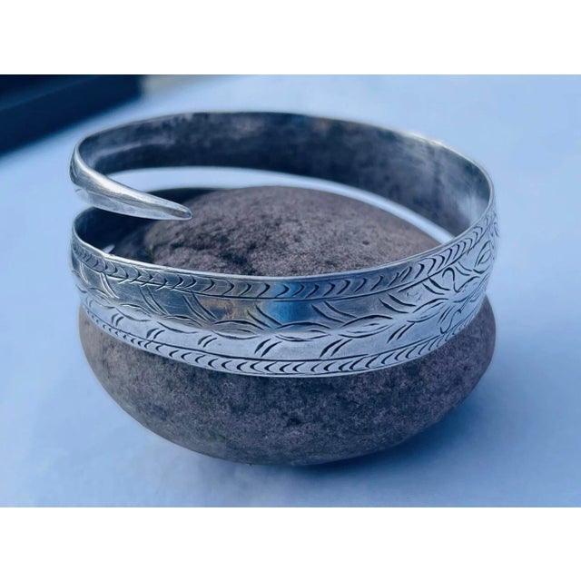 Asian 1980s Hmong Hill Tribe Sterling Silver Double Wrap Cuff, Unisex For Sale - Image 3 of 12