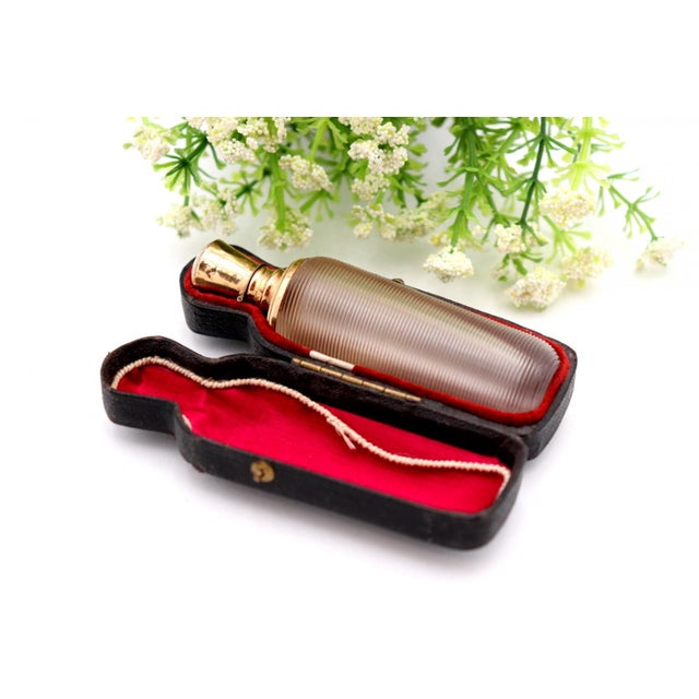Perfume Bottle in Glass and 15K Gold, in Worn conditions. Designed 1890 to 1919