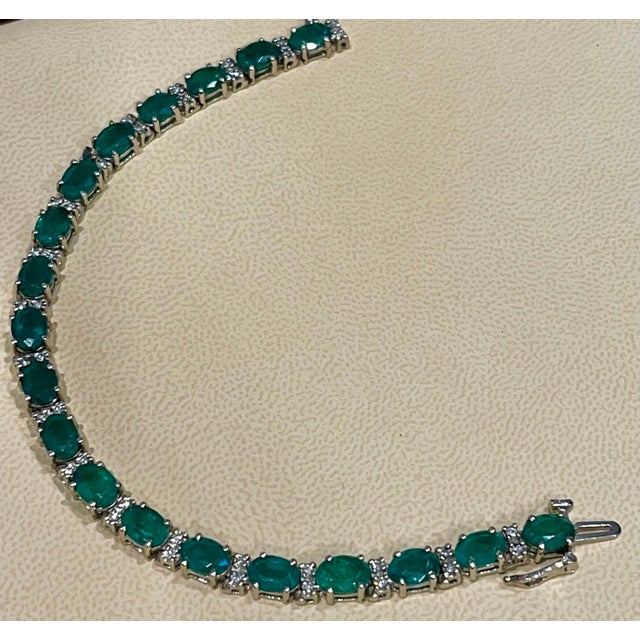 15 Carat Natural Emerald & Diamond Cocktail Tennis Bracelet 14 Karat White Gold For Sale - Image 12 of 18