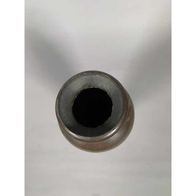Metal Nielloed bronze vase, Chinese or Vietnamese work, late 19th century For Sale - Image 7 of 8