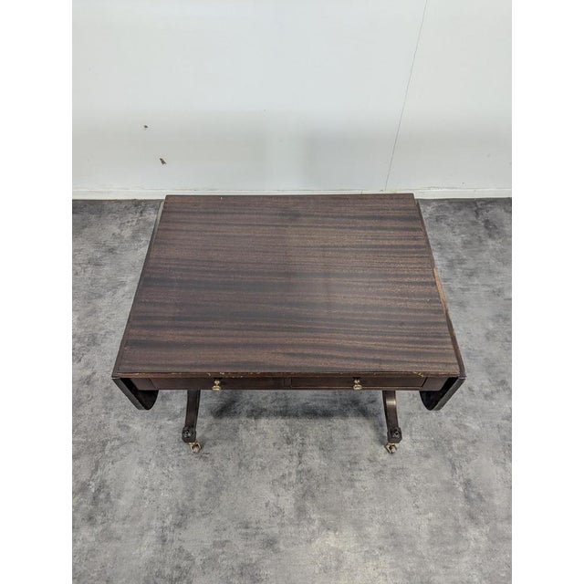 English Style Shutter Coffee Table in Mahogany, in Very Good conditions.
