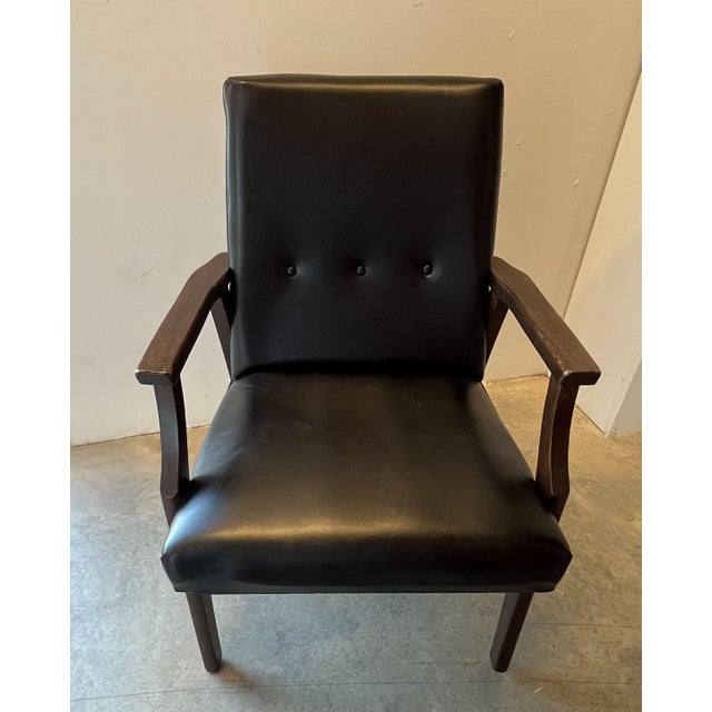 Mid-Century Modern Mid-20th Century Black, Button-Tufted, Faux Leather Accent Chair With Wooden Legs & Arms - Vintage Charm! For Sale - Image 3 of 15