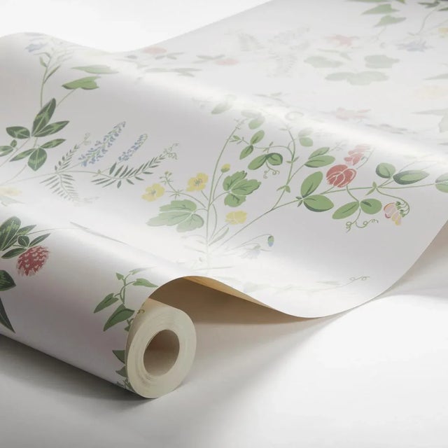 Inspired by the Swedish tradition of picking flowers and placing them under your pillow to dream of your future love,...