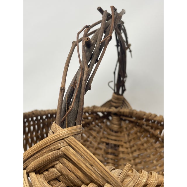 Antique 19th Century Buttocks Basket – Hand-Split Oak W/ Twig Handle & God’s Eye For Sale - Image 4 of 10