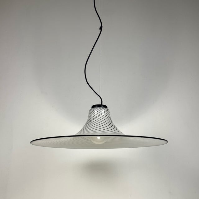 Large Black and White Swirl Murano Glass Trumpet Pendant Light from Maestri di Murano, Italy, 1980s For Sale - Image 4 of 9