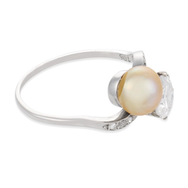 1910s Edwardian Diamond Pearl Platinum Toi Et Moi Engagement Ring, Size 6 For Sale - Image 4 of 7