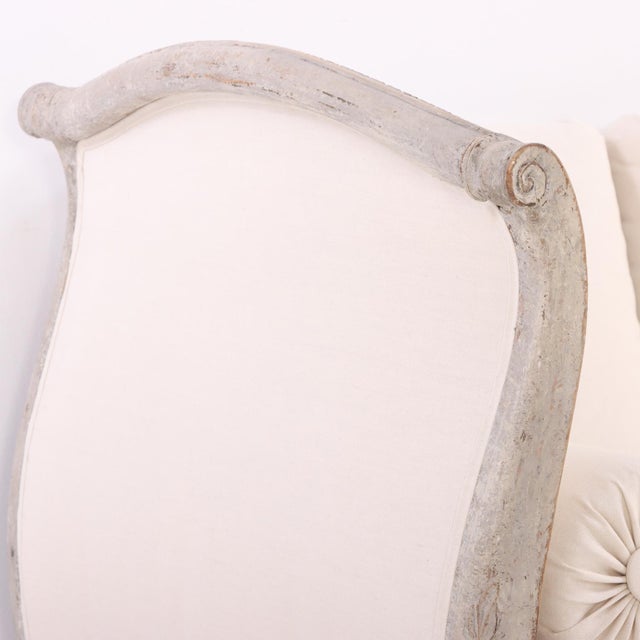 A Swedish Gustavian-Style Painted Settee / Daybed W/Cushions, C. 1800. For Sale In Philadelphia - Image 6 of 8