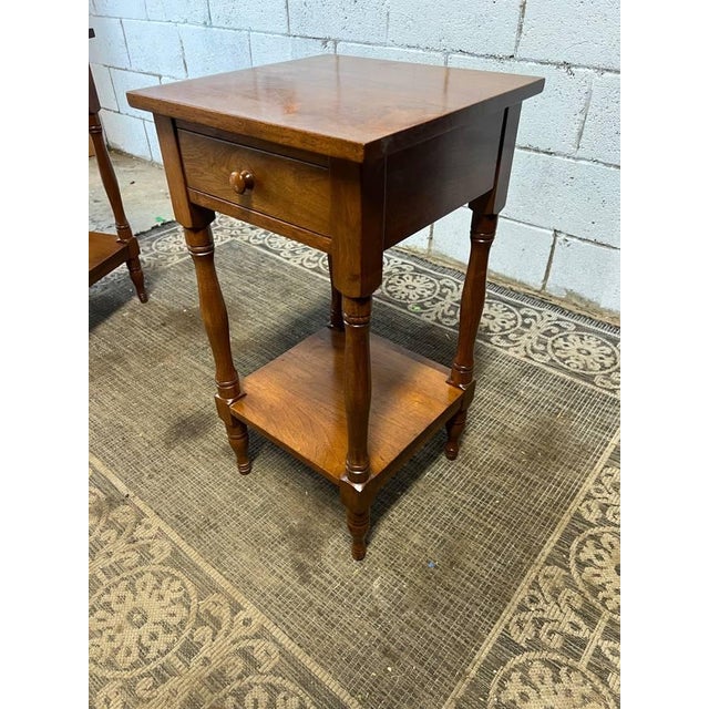 Mid 20th Century Clore Furniture Pair of Vintage Federal Style Solid Wood 2 Tier Nightstands Bedside Tables. 1970s. For Sale - Image 5 of 10