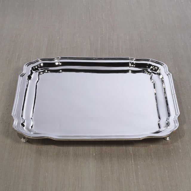 This refined brass tray is the epitome of elegance and functionality. With a polished nickel finish, it combines steel and...
