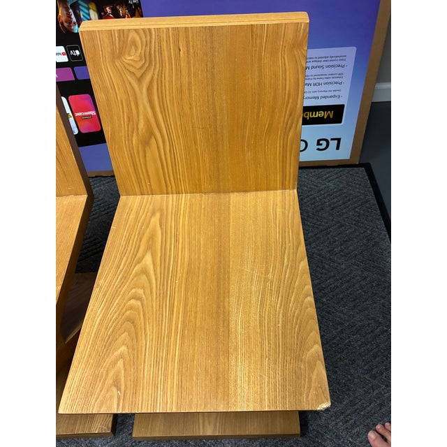 One of most iconic chair designs of all time, the Zig Zag chair was originally designed in the 1930s. These chairs have a...