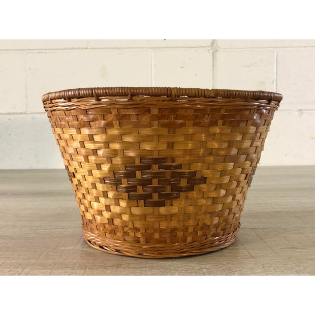 Vintage round wicker basket with a multi-colored design accent. No marks. Excellent condition.