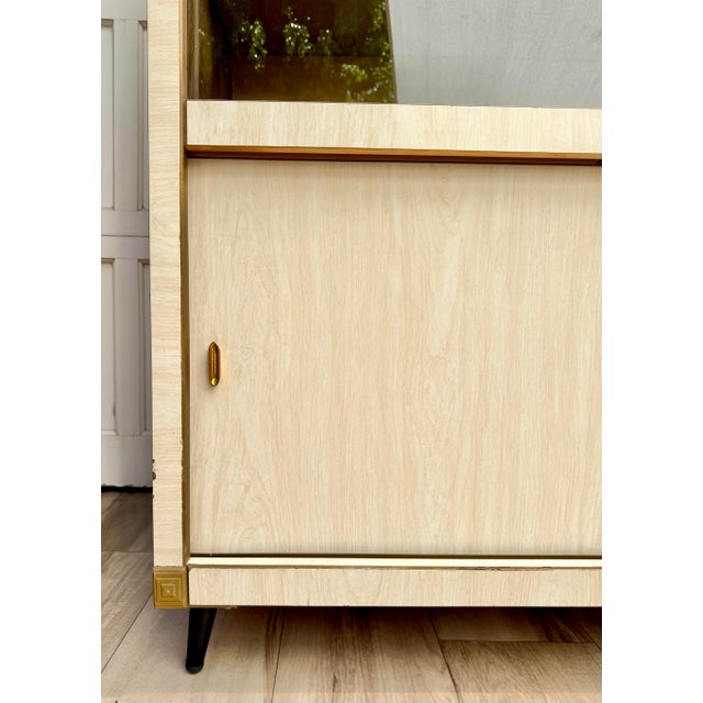 Mid-Century Modern Display Cabinet With Sliding Glass Doors For Sale - Image 4 of 12