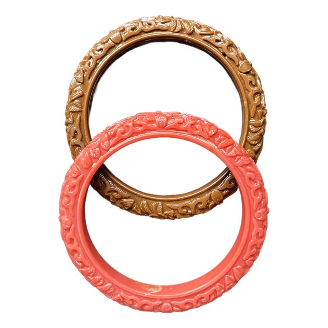 1980s Pair of Vintage Molded Plastic Bakelite Style Bangle Bracelets – Coral and Brown Floral Relief For Sale